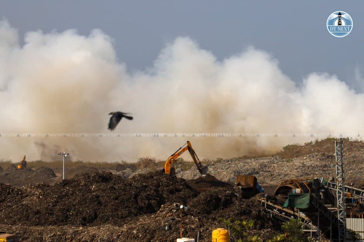 Dense smoke from Kodungaiyur dumpyard spreads across north Chennai neighbourhoods — Chennai, Chennai local news